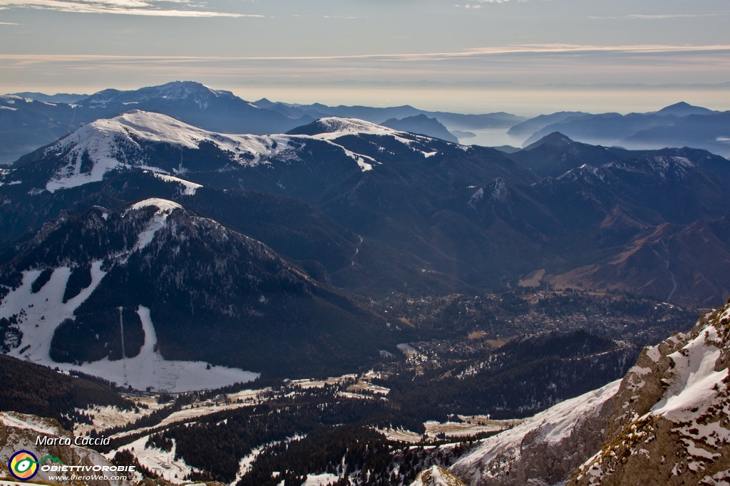 17_lontano il Lago d'iseo.JPG